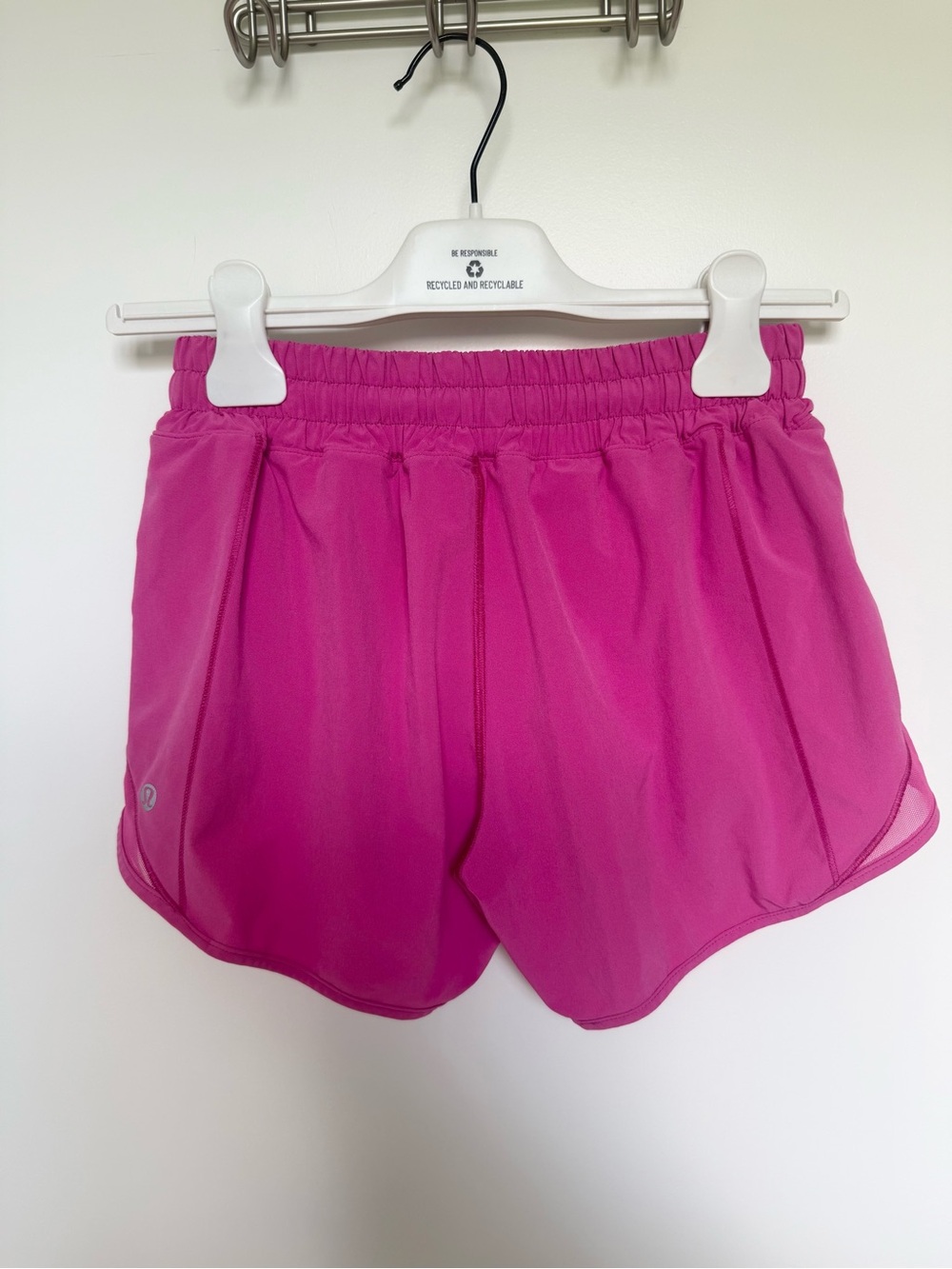 Lululemon Hotty Hot Low Rise 4” Shorts - Sonic Pink, size 4 - Picture 2 of 3